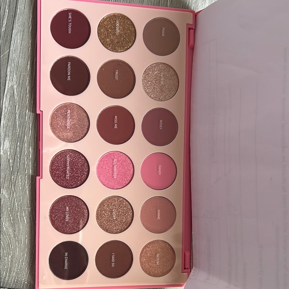 Pink Eyeshadow Palette with Brown and Gold Shades